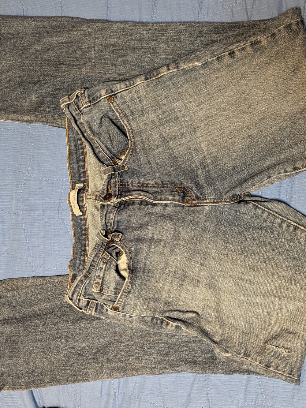Levi's Women's Straight Leg in Light Blue Wash Distressed Jeans